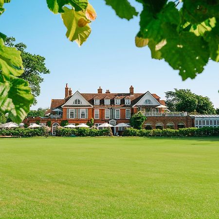 Chewton Glen Hotel - An Iconic Luxury Hotel Нью-Мілтон Екстер'єр фото