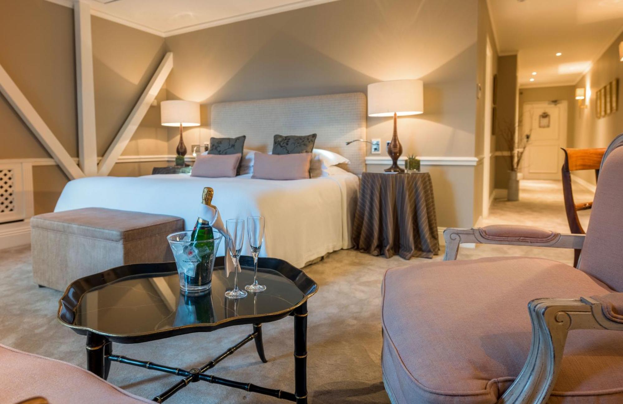 Chewton Glen Hotel - An Iconic Luxury Hotel Нью-Мілтон Екстер'єр фото