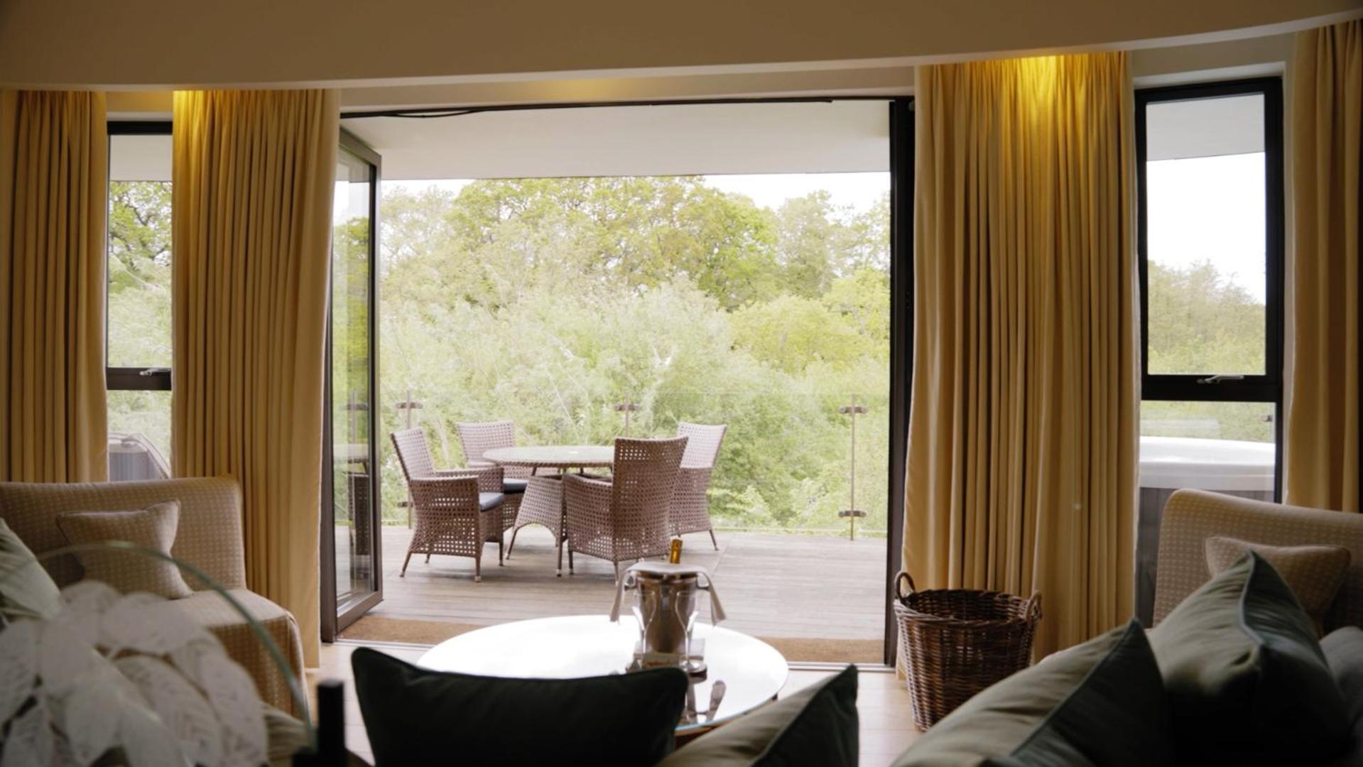 Chewton Glen Hotel - An Iconic Luxury Hotel Нью-Мілтон Екстер'єр фото