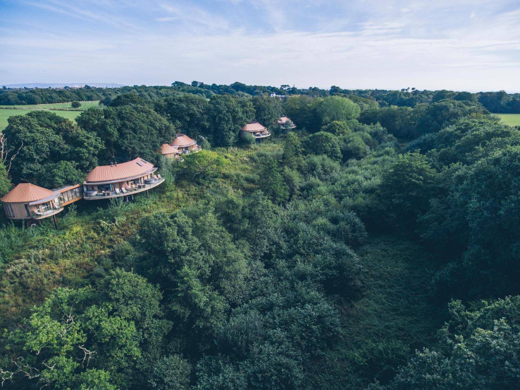 Chewton Glen Hotel - An Iconic Luxury Hotel Нью-Мілтон Екстер'єр фото