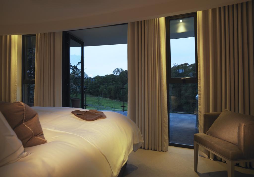 Chewton Glen Hotel - An Iconic Luxury Hotel Нью-Мілтон Екстер'єр фото