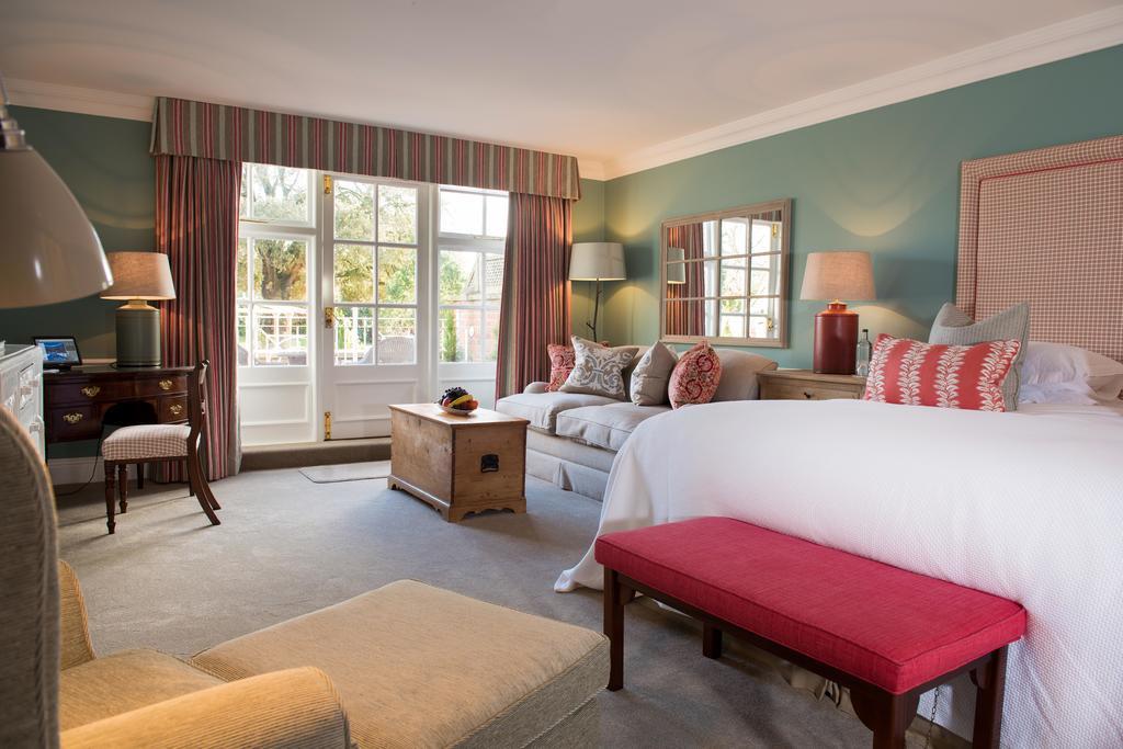 Chewton Glen Hotel - An Iconic Luxury Hotel Нью-Мілтон Екстер'єр фото