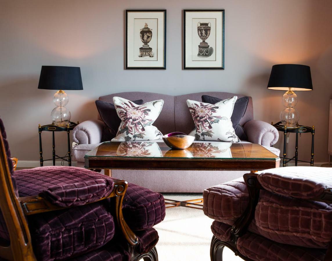 Chewton Glen Hotel - An Iconic Luxury Hotel Нью-Мілтон Екстер'єр фото