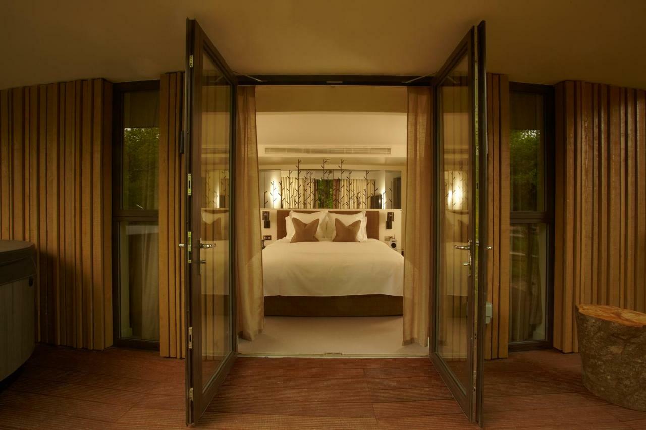 Chewton Glen Hotel - An Iconic Luxury Hotel Нью-Мілтон Екстер'єр фото
